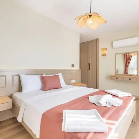 Marmaris'te Denize Yakin, Havuzlu Villa-awz172 מרמריס
